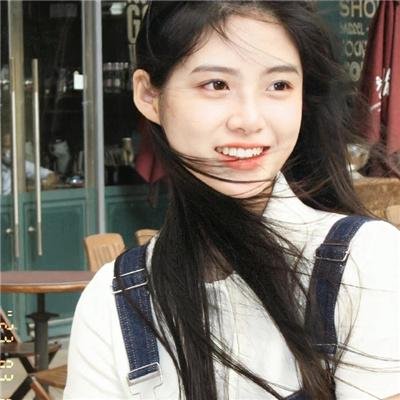 草丛中的人